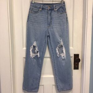 𝅺UNIVERSAL Thread high rise jeans distressed knees